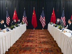 Paman Sam Pasang Kuda-kuda Hadapi Duo China-Rusia
