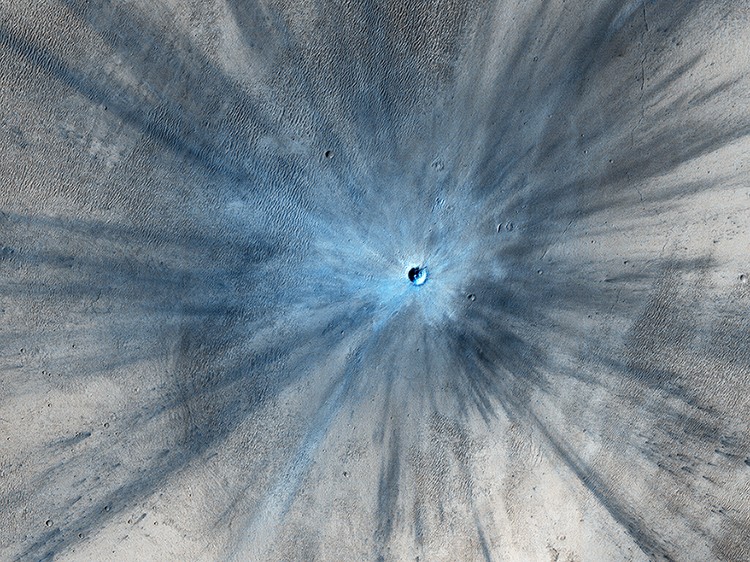Kawah tabrakan meteor diambil oleh kamera High Resolution Imaging Science Experiment (HiRISE) di Mars Reconnaissance Orbiter NASA pada 19 November 2013