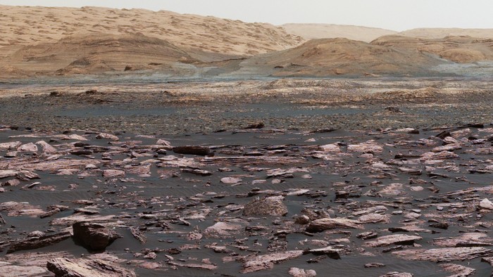 Lima tahun sejak mendarat, penjelajah Curiosity Mars milik NASA mendaki menuju beberapa lapisan Gunung Sharp pada Agustus 2017.