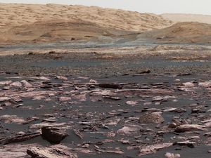 Mirip seperti di Bumi, Ilmuwan Temukan Air Es di Mars