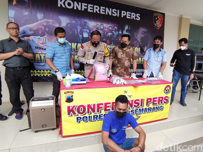 Polrestabes Semarang rilis penangkapan pelaku pembunuhan wanita di Semarang, Jumat (19/3/2021).
