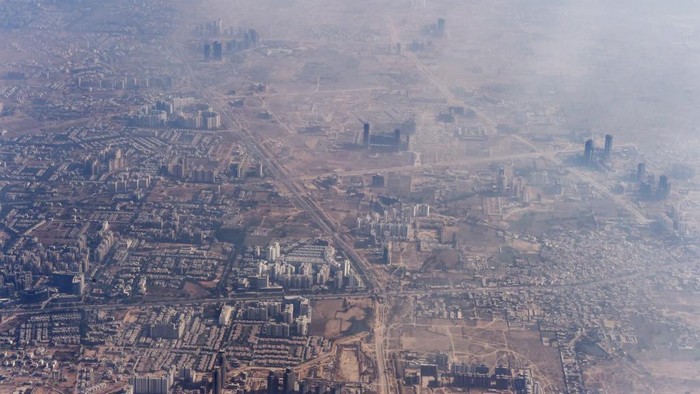 Polusi udara di New Delhi, India pada 2014 (ROBERTO SCHMIDT / AFP)