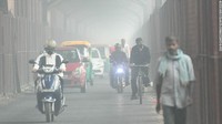 Pada 2020, konsentrasi rata-rata tahunan PM2.5 dalam satu meter kubik udara adalah 84,1. Jumlah ini lebih besar dua kali lipat daripada polusi di ibu kota China, Beijing yang rata-rata tahunannya mencapai 37,5. Foto: CNN