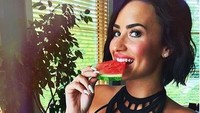 Selama ini Demi dikenal sebagai sosok yang ceria dan ramah. Lewat unggahannya di berbagai sosial media, mantan artis cilik ini ternyata paling suka dengan buah. Foto: Site News