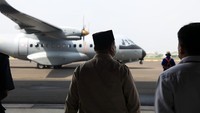 Menteri Pertahanan (Menhan) Prabowo Subianto menyerahkan Pesawat karya anak bangsa CN235-220 MPA ke Angkatan Udara Republik SenegalFoto: Istimewa/Kementerian Pertahanan
