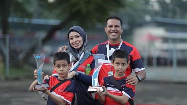 Rasyad-Rasyid Hilabi dapat dua podium teratas di dua seri awal EShark Rok Cup Indonesia pekan lalu