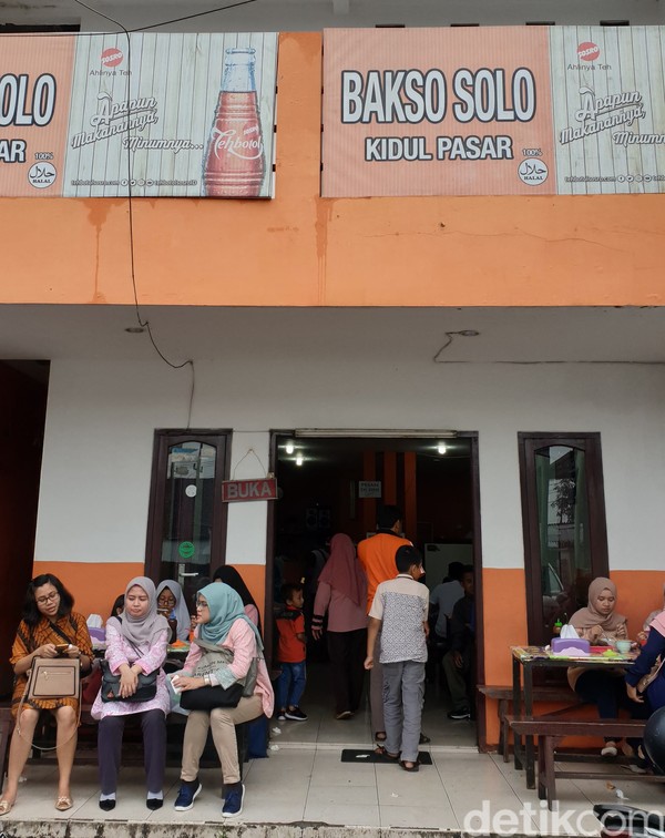Memang, wisata kuliner satu pasti digemari begitu banyak orang. Lalu apa yang jadi unggulan dari Bakso Solo Kidul Pasar Malang, yakni rasanya masih sama sejak 1965. Memang, wisata kuliner satu pasti digemari begitu banyak orang. Lalu apa yang jadi unggulan dari Bakso Solo Kidul Pasar Malang, yakni rasanya masih sama sejak 1965.