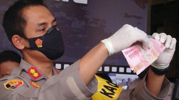 Satrekrim Polres Tulungagung menangkap dua pelaku pengedar uang palsu, yang beroperasi di wilayah Tulungagung dan Trenggalek.