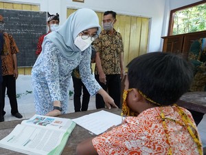Sekolah di Banyuwangi Ini Manfaatkan Radio untuk Belajar Jarak Jauh