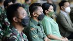 Aprilia Manganang Ganteng Berseragam Jalani Sidang Pergantian Jenis Kelamin