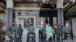 Aprilia Manganang Ganteng Berseragam Jalani Sidang Pergantian Jenis Kelamin
