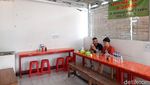 Lezatnya Soto Mie Pakai Risol 50 Cm yang Lagi Viral!