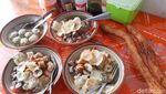 Lezatnya Soto Mie Pakai Risol 50 Cm yang Lagi Viral!