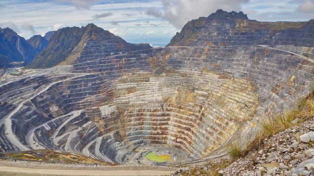 Tak hanya di Kongo, gunung emas pun bisa ditemukan di berbagai negara. Bahkan Indonesia masuk daftar 10 besar negara yang punya emas terbanyak.