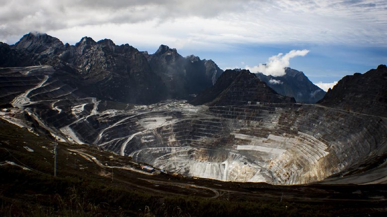Tak Kalah dari Kongo, Ini Tiga Gunung di Dunia yang Dincar Pemburu Emas Tak hanya di Kongo, gunung emas pun bisa ditemukan di berbagai negara. Bahkan Indonesia masuk daftar 10 besar negara yang punya emas terbanyak.