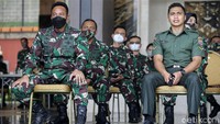 Untuk diketahui, Manganang didiagnosis mengidap penyakit hipospadia, di mana ternyata selama ini Serda Aprilia Manganang berjenis kelamin laki-laki. Serda Aprilia Manganang pun menjalani corrective surgery sampai dua kali.