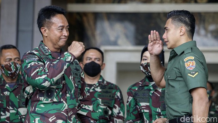 Tangis Bahagia Aprilio Perkasa Manganang Setelah Sah Jadi Pria Pengadilan Negeri Tondano memutuskan status jenis kelamin Serda Aprilio Perkasa Manganang berganti menjadi laki-laki. Aprilio terlihat bahagia dengan utusan tersebut.