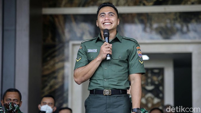 Tangis Bahagia Aprilio Perkasa Manganang Setelah Sah Jadi Pria Pengadilan Negeri Tondano memutuskan status jenis kelamin Serda Aprilio Perkasa Manganang berganti menjadi laki-laki. Aprilio terlihat bahagia dengan utusan tersebut.