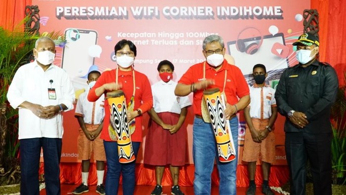 Sebagai upaya untuk memeratakan akses internet di Papua, Telkom menyebarkan layanan fixed broadband andalannya IndiHome.