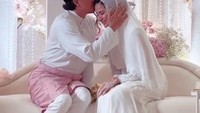  Mantan suami Laudya Cynthia Bella, resmi menikah dengan artis asal Malaysia, Noor Nabila. Dilihat dari Instagram keduanya, mereka sama-sama punya hobi kulineran. Foto: Instagram
