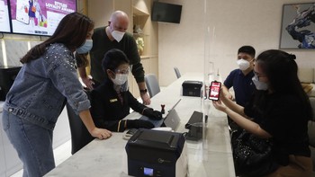 Pengguna dapat melakukan earning struk belanja melalui Customer Service mal atau Self Earning melalui aplikasi Styles untuk mengumpulkan e-coupon Lucky Styles.