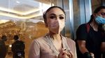 Potret Yuni Shara Hadiri Siraman Atta-Aurel