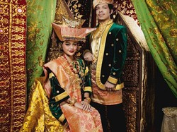 10 Pernikahan Artis Indonesia Ditayangkan Langsung di TV, Terbaru Atta-Aurel