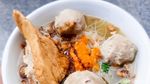 Enak Banget! Bakso Pak De BCA Puri yang Selalu Diantre Pembelinya