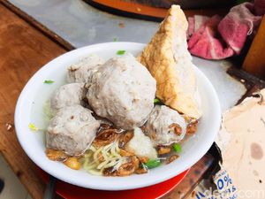 5 Bakso Gerobak Enak di Jabodetabek yang Jual Ratusan Porsi Setiap Hari!
