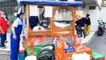 Enak Banget! Bakso Pak De BCA Puri yang Selalu Diantre Pembelinya
