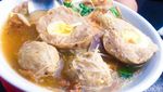Enak Banget! Bakso Pak De BCA Puri yang Selalu Diantre Pembelinya