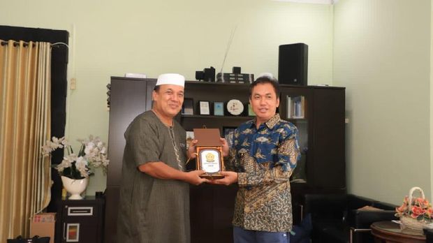 Dalam rangka menindaklanjuti nota kesepahaman (MoU) antara Badan Pengatur Hilir Minyak dan Gas (BPH Migas) dan Universitas Sriwijaya (Unsri), Kepala BPH Migas M. Fanshurullah beserta tim melakukan audiensi dengan Rektor Unsri Prof. Dr. Ir. Anis Saggaff, MSCE. beserta Wakil Rektor Unsri Bidang Akademik Prof. Ir. Zainuddin Nawawi, Ph.D , Wakil Rektor Bidang Umum, Kepegawaian, dan Keuangan Dr. Taufiq Marwa, S.E., M.Si , Wakil Rektor Bidang Kemahasiswaan dan Alumni Iwan Stia Budi, S.KM., M.Kes , dan Wakil Rektor Bidang Perencanaan dan Kerjasama Ir. H. Muhammad Said, M.Sc, Ph.D (19/03/2021).