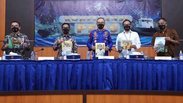 Dirpolair Korpolairud Baharkam Polri Brigjen M Yassin Kosasih dalam rilis pengungkapan kasus pencurian 21,5 ton solar milik Pertamina (dok Baharkam Polri)