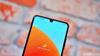 Kamera bagian depan berukuran 20 MP. Foto: Adi Fida Rahman/detikINET