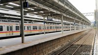 Stasiun Jatinegara yang baru kini terdiri dari 2 lantai.