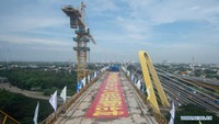 Jembatan kereta cepat sepanjang 2,7 km dikonstruksikan dengan metode continuous beam dan berada tepat diatas jembatan Grand Wisata Bekasi. Foto: Dok. Xinhua/Veri Sanovri