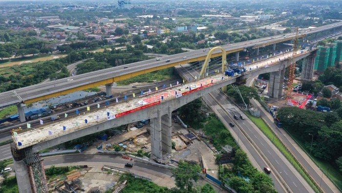 Jembatan Lengkung Terbesar Kereta Cepat JKT-BDG Mendarat Sempurna!