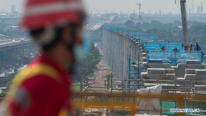 Jembatan Lengkung Terbesar Kereta Cepat JKT-BDG Mendarat Sempurna!