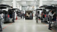 A1Tuning ini menyediakan menyediakan beragam modifikasi interior buat Mercedes-Benz V-Class ini seperti V-VIP, Business Jet, Chairman, V-Comfort (konfigurasi 4 bangku di bagian belakang). Foto: doc. Instagram Khabib Nurmagomedov
