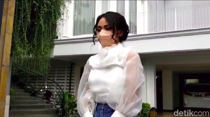 Krisdayanti klarifikasi soal ketidakhadirannya di acara siraman Aurel Hermansyah
