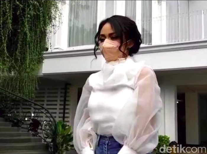 Krisdayanti klarifikasi soal ketidakhadirannya di acara siraman Aurel Hermansyah