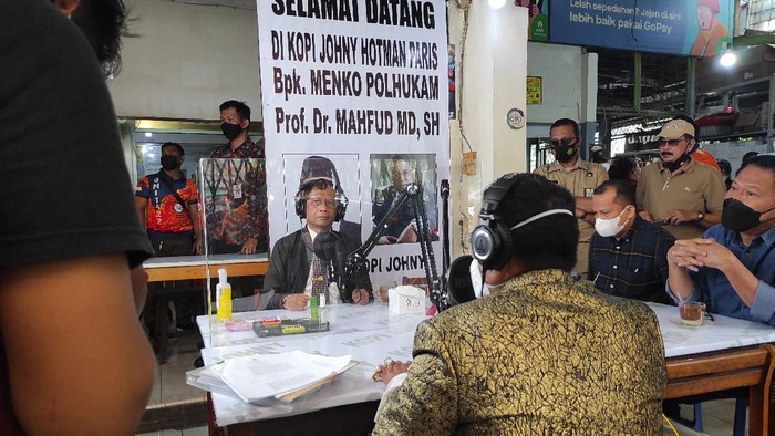 Mahfud MD kunjungi Kopo Johny untuk berbincang dengan Hotman Paris.