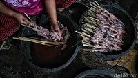 Beberapa jenis ikan asap yang dapat ditemui antara lain ikan manyung, tongkol, pari, salem dan lainnya.