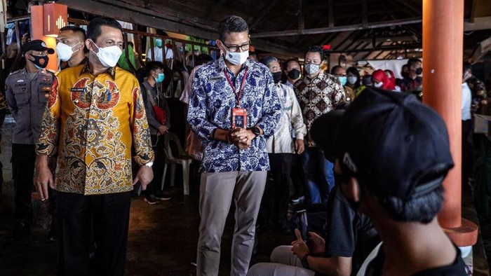 Beriringan dengan vaksinasi covid-19 massal, penyelesaian kebijakan terkait pelaksanaan travel corridor tengah dikebut pemerintah saat ini.