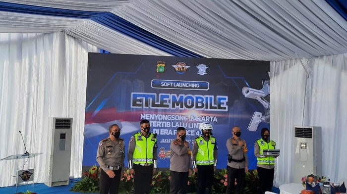 Polda Metro Jaya meluncurkan 30 unit e-TLE mobile.