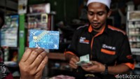 Transaksi yang dilakukan Solikhin juga tak tanggung-tanggung. Yuli mampu untuk melakukan 4.000 transaksi dalam satu bulan.