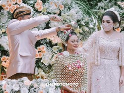 7 Potret Siraman Aurel Hermansyah, Bikin Haru Anang dan Ashanty