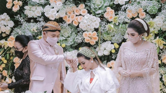 Siraman Aurel Hermansyah dan Atta Halilintar