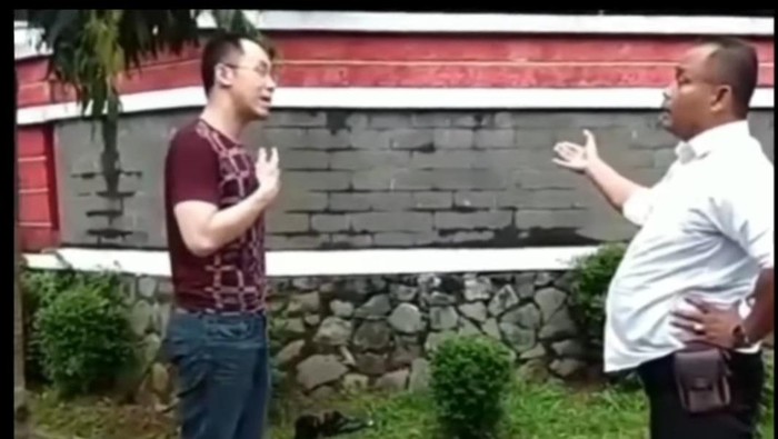 Viral Pria Diduga Bunuh Kucing di Serpong Tangsel, Polisi Turun Tangan. foto tangkapan layar video viral