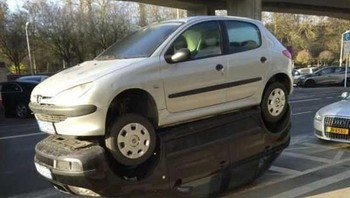 Sekilas saya pikir itu adalah refleksi. Foto: Brightside